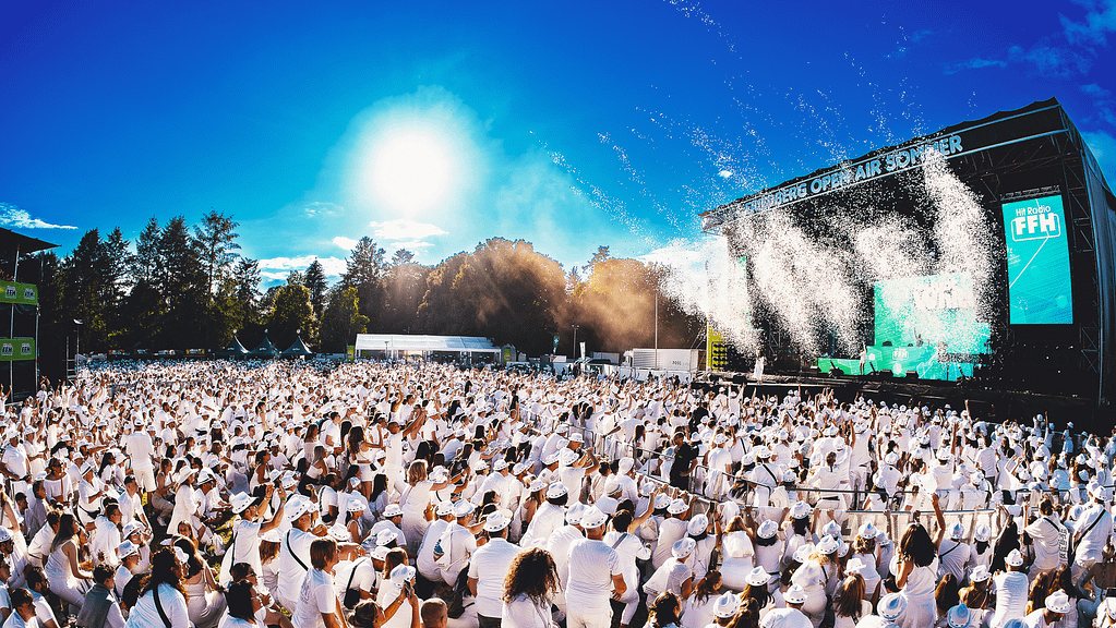 CROWD @ FFH JUST WHITE 2024, FRIEDBERG © Luke B. Photography