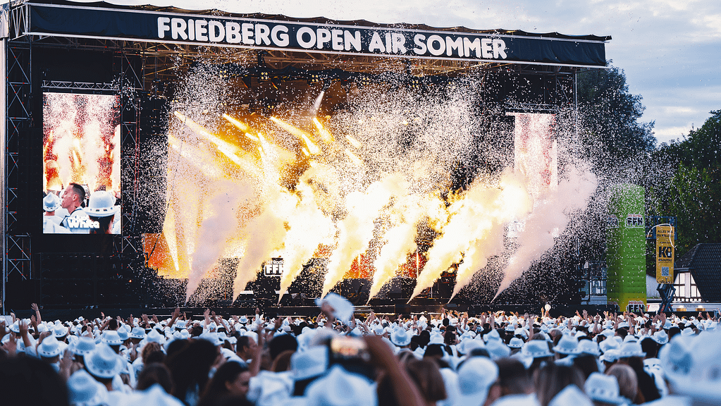 YOUNOTUS @ FFH JUST WHITE 2024, FRIEDBERG © Luke B. Photography