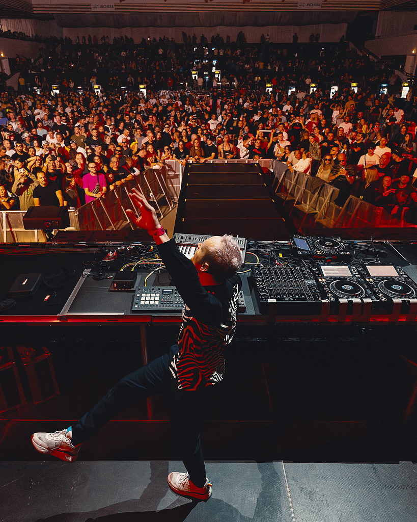 MORITZ HOFBAUER at BORIS BREJCHA IN CONCERT - BRATISLAVA © Luke B. Photography